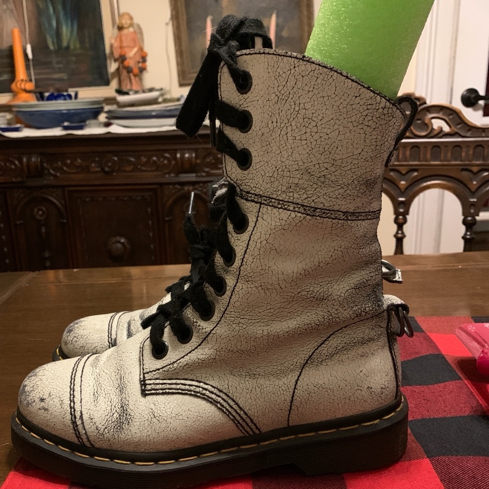Dr Martens Cracked Distressed Leather 9 Hole Combat Boots